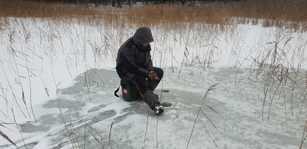 Ловля активного окуня зимой на мормышку 00008.jpg Ловля активного окуня зимой на мормышку 00008.jpg